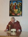 Frère Jean-Claude en fin de célébration du Vendredi Saint