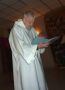 Frère Jean-Claude offre la grande lecture des Vigiles du Samedi Saint